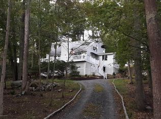 106 Dover Dr, Bushkill, PA 18324