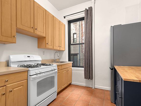 3rd image of 478 W 158th St APT 5