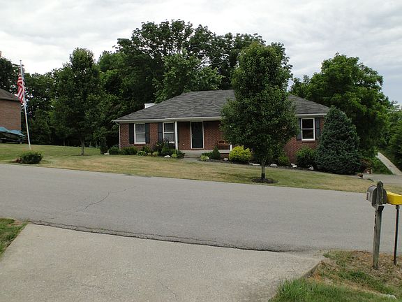 3rd image of 305 Faye Ct