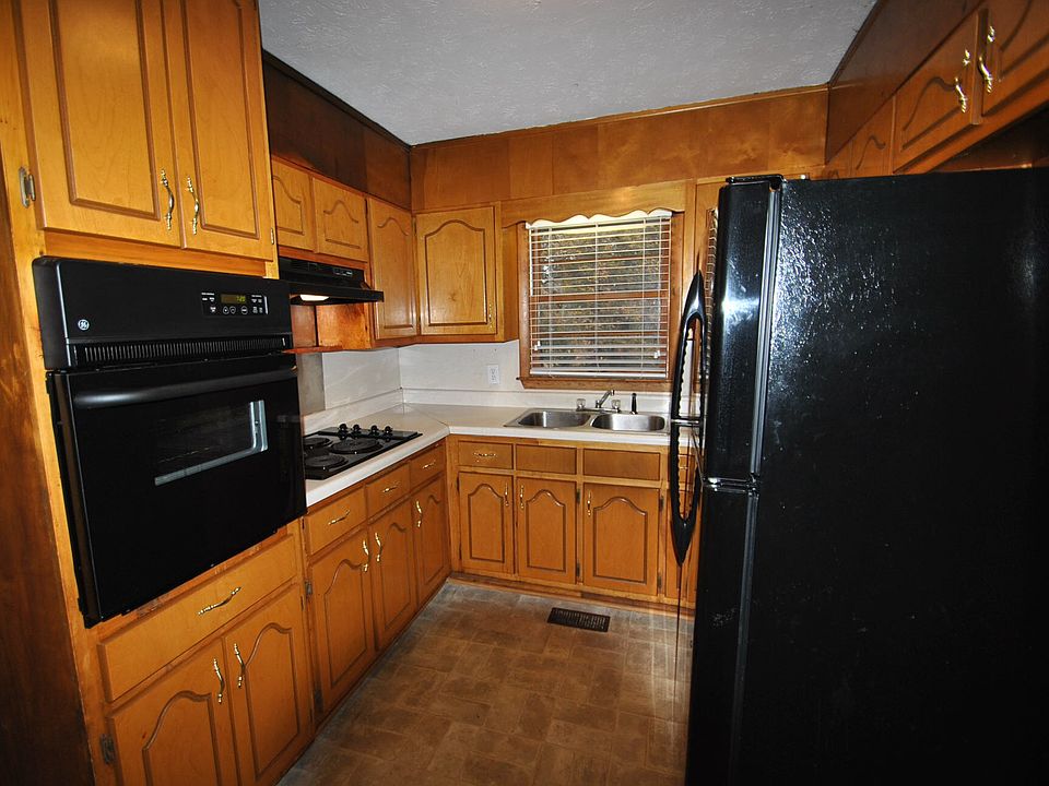 2nd image of 1899 Rockbridge Rd NW