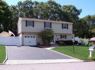 16 Joy Rd, Selden, NY 11784
