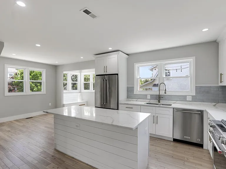 2235 Quincy St NE — Photo 10