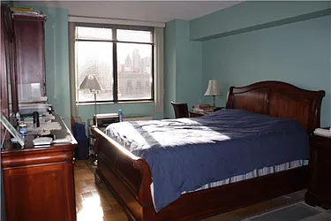 Rented by R New York