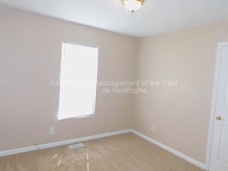 909 Beaumont Ave — Photo 11