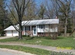 1302 Sir Galahad Ln, Godfrey, IL 62035
