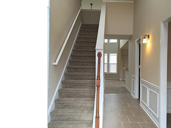 3rd image of 410 Lava Ln