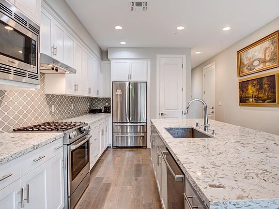 4th image of 985 Prospect Avenue