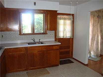 5th image of 8 Centennial Dr