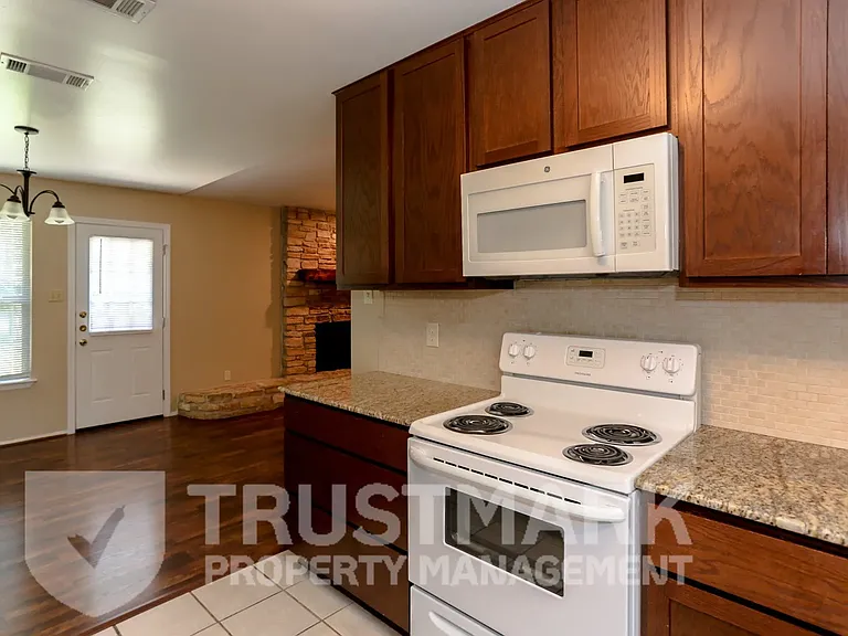 1230 Preswick Cir — Photo 11