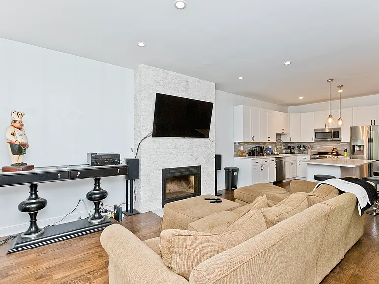 857 W Wrightwood Ave #1 — Photo 3
