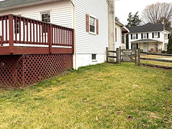5th image of 221 Norwood St