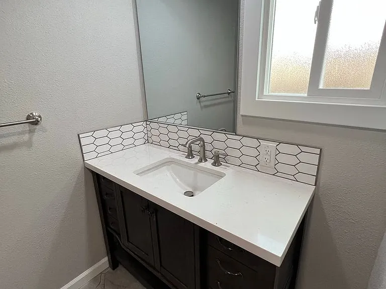 2038 Laburnum Ave #B — Photo 27