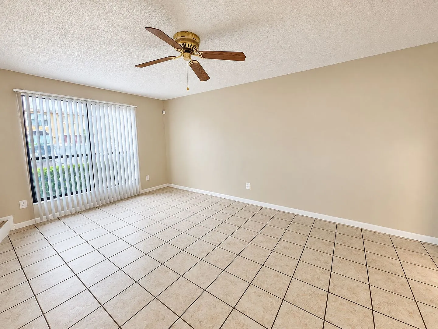 Freshly Updated 2-Bedroom Townhome in Winter Springs Community Pools & Great Amenities! — Photo 4