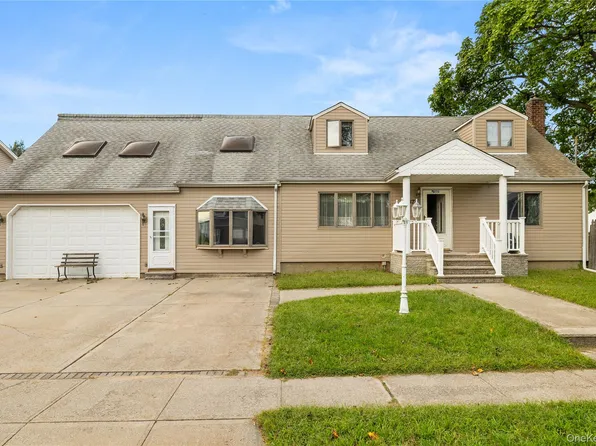 947 N Park Avenue, Massapequa, NY 11758
