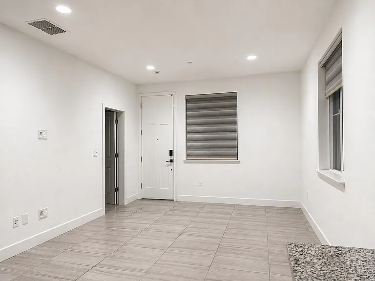 6285 Callaway Dr — Photo 2