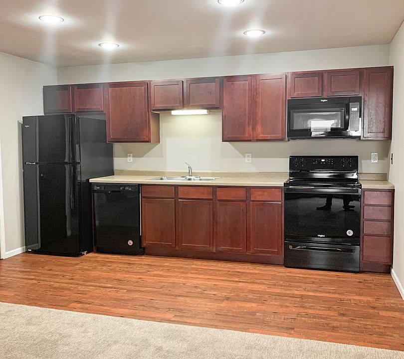 1st image of 630 1st Ave N #325