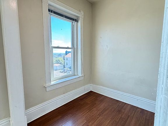 4th image of 529 W 4th St #2