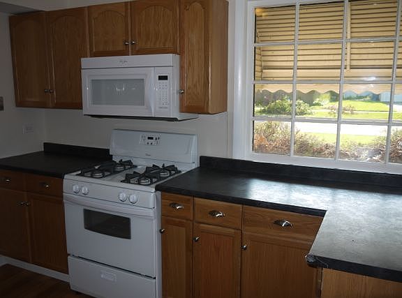 4th image of 2523 N Willow St