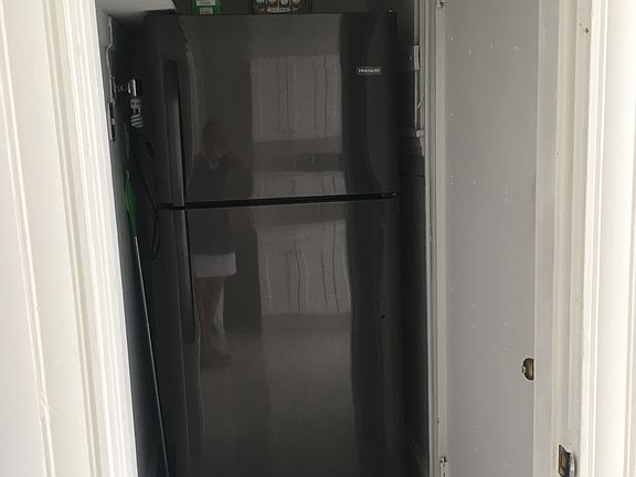 3rd image of 100 Linden St APT 14