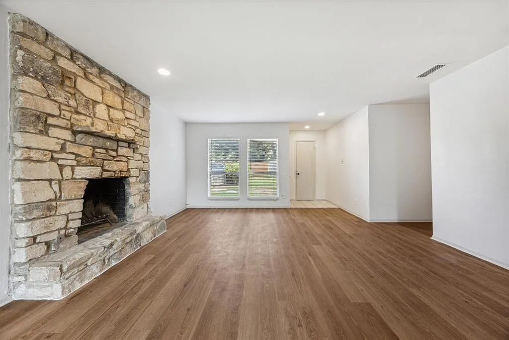 807 Castle Ridge Rd — Photo 3