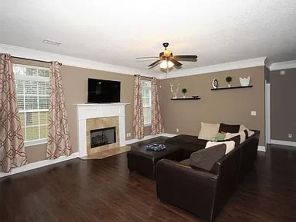 3rd image of 436 Briarcrest Dr NE