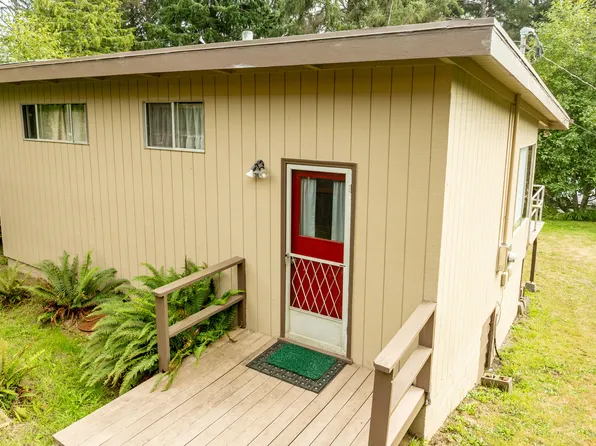 37365 4th St, Manzanita, OR 97130