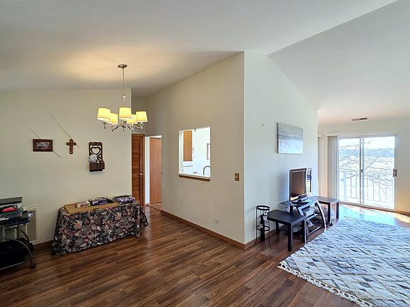4th image of 745 W Streamwood Blvd #B