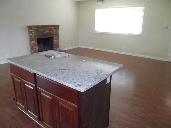 4th image of 1422 Sheridan Ave