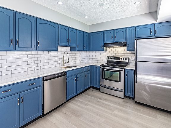 3rd image of 29 Chiswick Dr