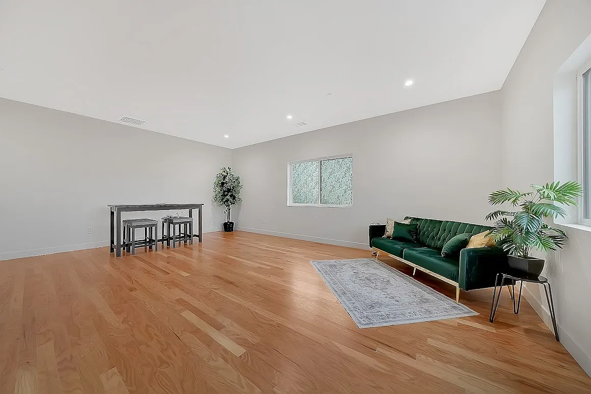 213 Peek Street - 1 — Photo 3