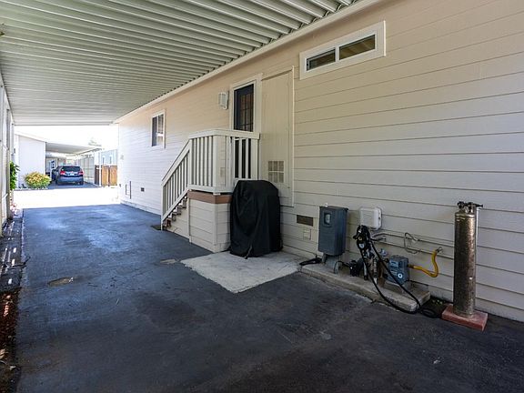 4th image of 76 Leawood St #76