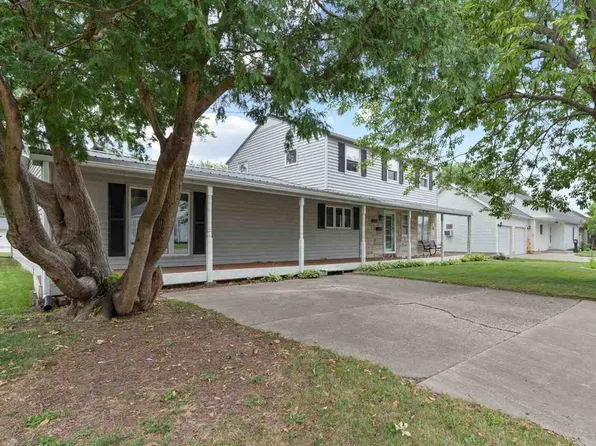 916 Prospect Pl, Washington, IA 52353