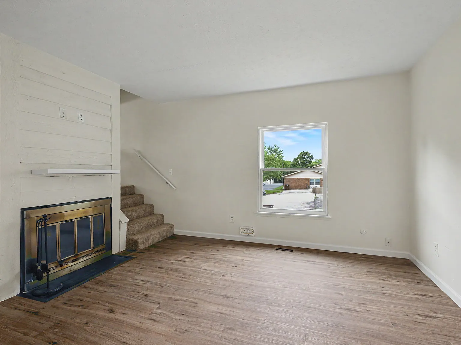 2 bed, 1.5 bath, 1100 sqft, $1,495 — Photo 2