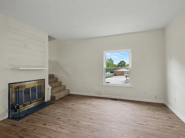 7711 Brams Hill Dr — Photo 2
