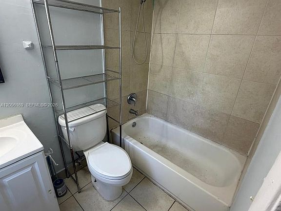 5th image of 95 NE 41st St APT N202