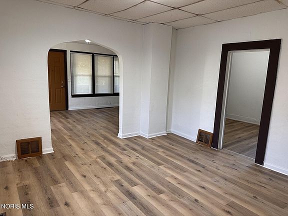 3rd image of 1023 Heston St