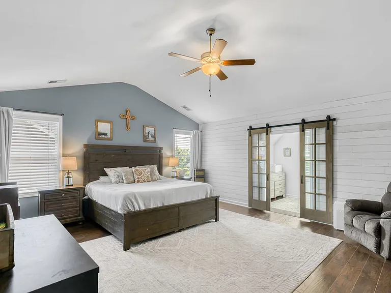 324 Frontier Cir — Photo 8