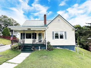 904 Gateway Dr, Pulaski, VA 24301