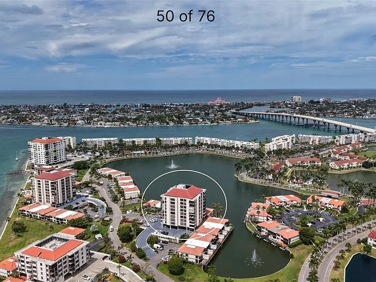 Bahia Del Mar Cir — Photo 25