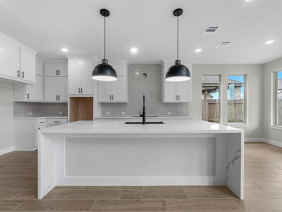 5th image of 32434 Sandhill Place St