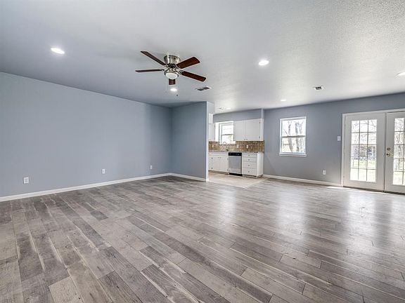 4th image of 6425 Embassy Dr