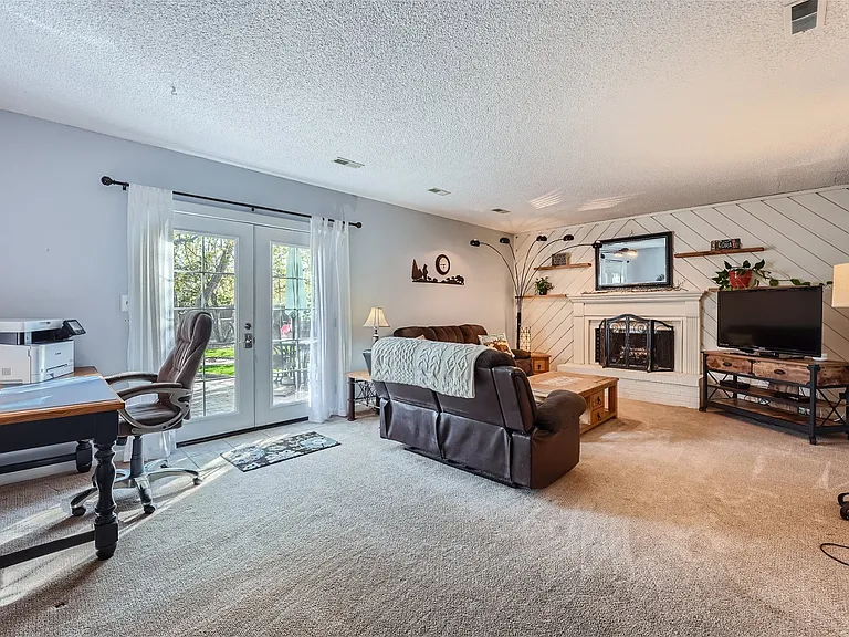 621 Devinney Ct — Photo 7