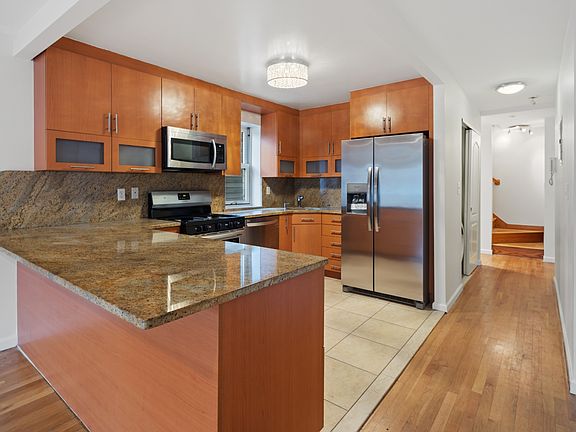5th image of 2511 Ocean Ave APT 206