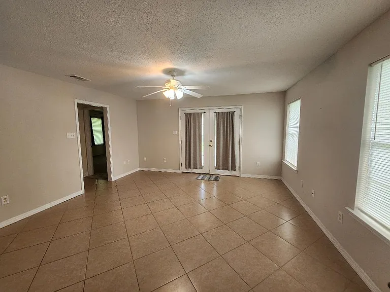 2025 Woodville Ln — Photo 4
