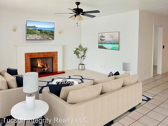 2nd image of 920 E Elm St #2910677