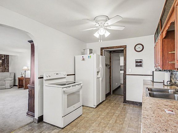 5th image of 415 Douglas Dr