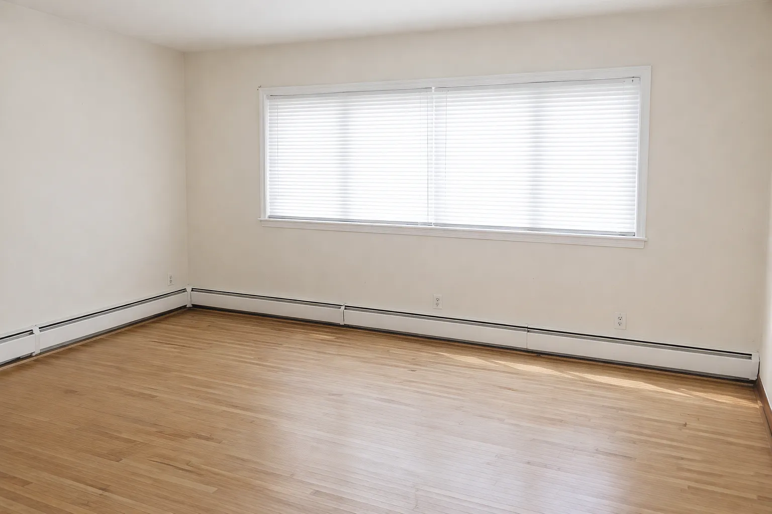 327 University Ave SE — Photo 2