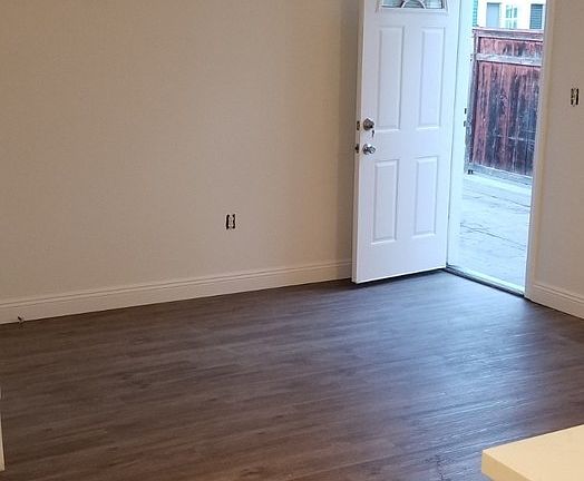 4th image of 2254 Market St