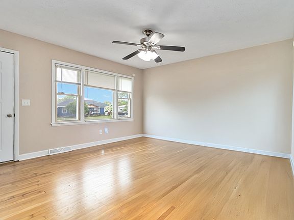 4th image of 422 Nottaway Dr