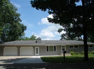 1912 Cedar Crest Ln, Charles City, IA 50616